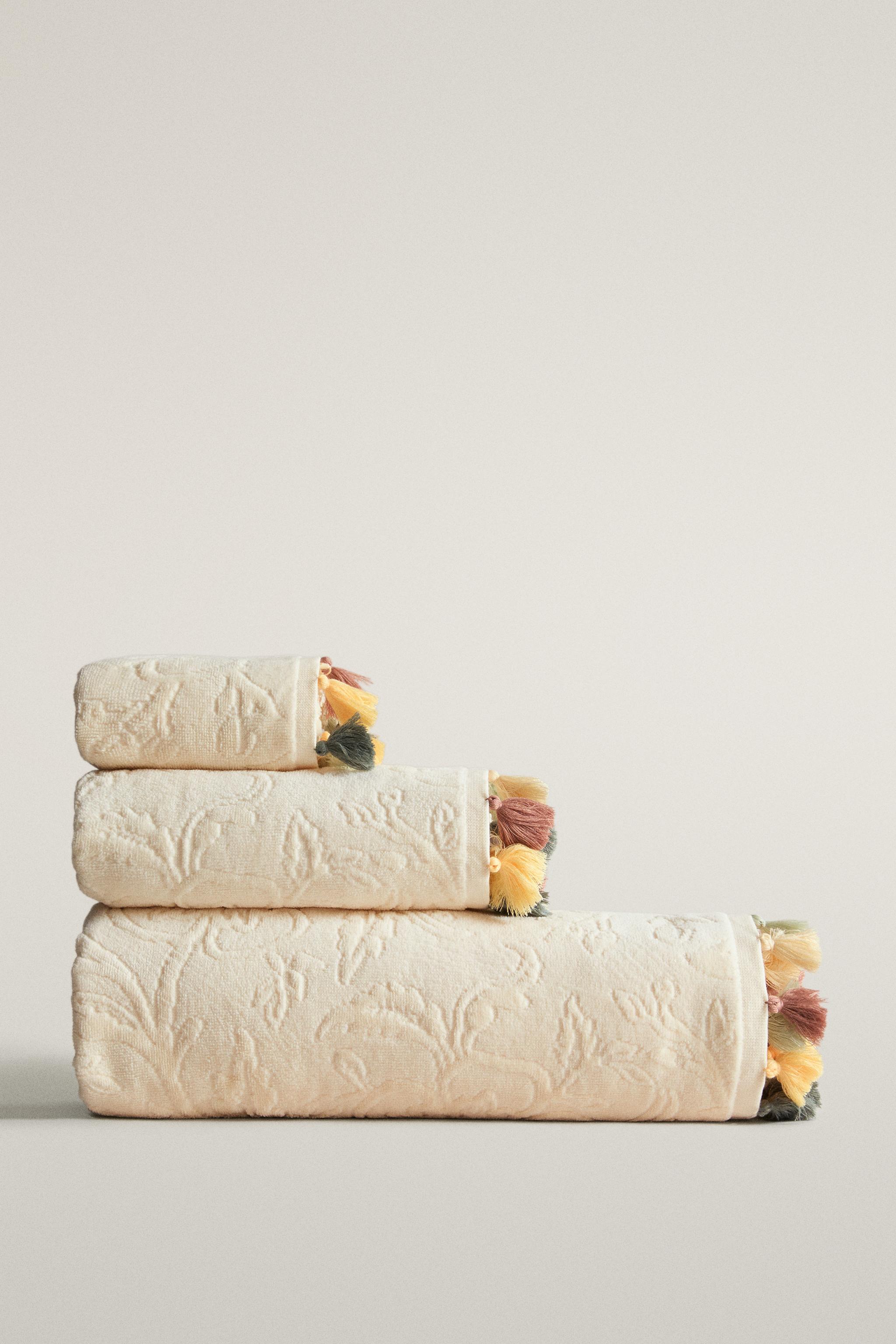 SERVIETTE DE BAIN POMPONS JACQUARD